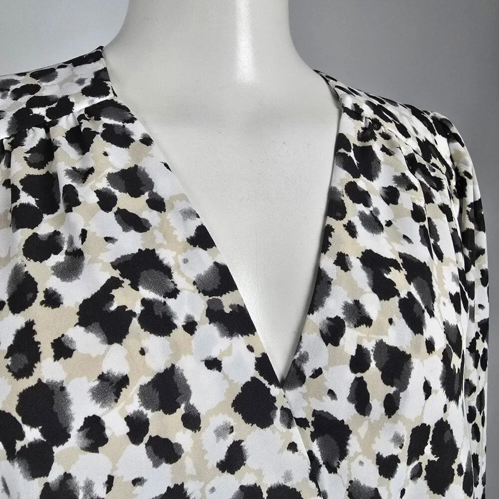 Cabi Leopard Animal Print Ruched Sleeve Wrap Top Size S - Picture 3 of 9
